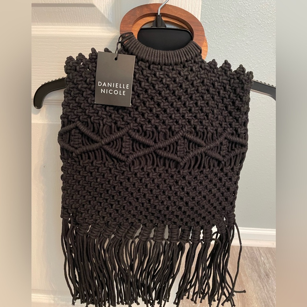 NWT Danielle Nicole. Lack weave bag, purse with wooden handles and strap - Picture 1 of 9